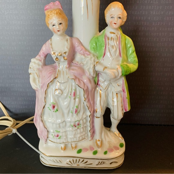 VTG PAIR OF VICTORIAN LAMPS LADY AND MAN PORCELAIN MADE IN JAPAN - Picture 5 of 10
